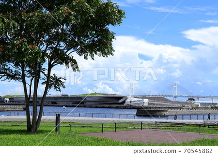 大象鼻子公園的雲朵和橫濱港風光 大象鼻子公園的雲朵和橫濱港風光 70545882