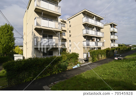 Senri New Town Satakedai (Suita City, Osaka Prefecture) Prefectural Senri Satakedai Housing 70545928