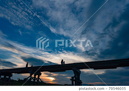 Shooting flow bridge of Shimotsuya in Yahata City, Kyoto Prefecture Shooting flow bridge of Shimotsuya in Yahata City, Kyoto Prefecture 70546035