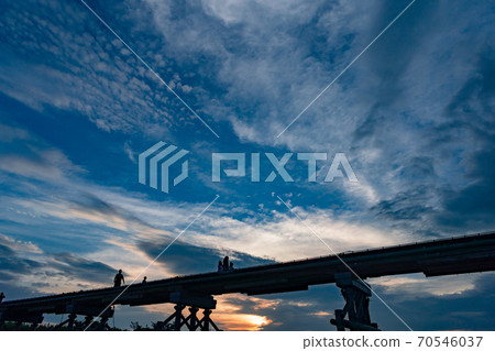Shooting flow bridge of Shimotsuya in Yahata City, Kyoto Prefecture Shooting flow bridge of Shimotsuya in Yahata City, Kyoto Prefecture 70546037