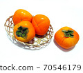 Persimmons in a basket Persimmons in a bamboo colander 70546179