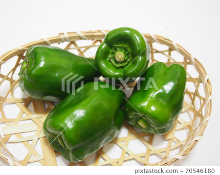 Peppers in a basket Peppers in a bamboo colander Peppers in a basket Peppers in a bamboo colander 70546180