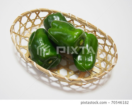 豌豆在籃子裡豌豆在竹漏勺 70546182