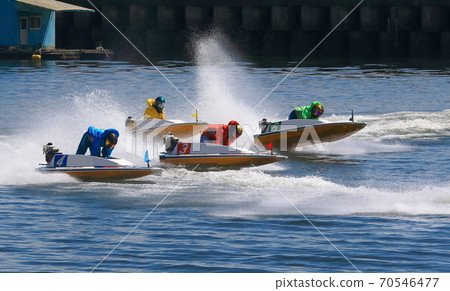 Race boat 70546477