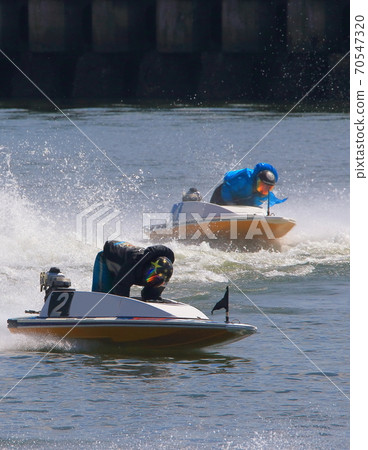 Race boat 70547320