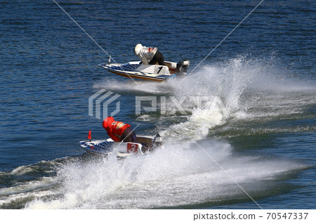 Race boat 70547337