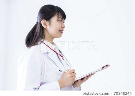 Image of a doctor wearing a white suit 70548244