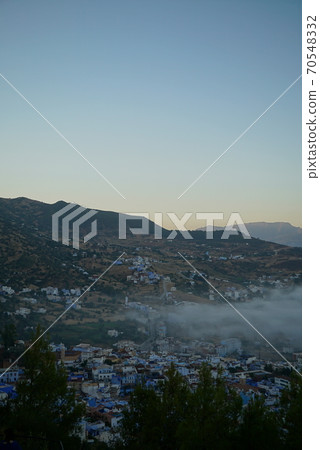 Blue city with morning mist_Old town of Chefchaouen (Morocco) 70548332