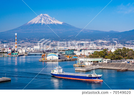 (Shizuoka Prefecture) Mt. Fuji, a large ship leaving Tagonoura Port (Shizuoka Prefecture) Mt. Fuji, a large ship leaving Tagonoura Port 70549020
