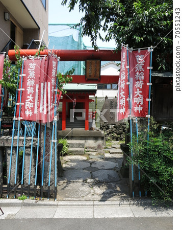 Basho Inari Shrine in Koto Ward (Fukagawa Bashoan Ruins) Basho Inari Shrine in Koto Ward (Fukagawa Bashoan Ruins) 70551243
