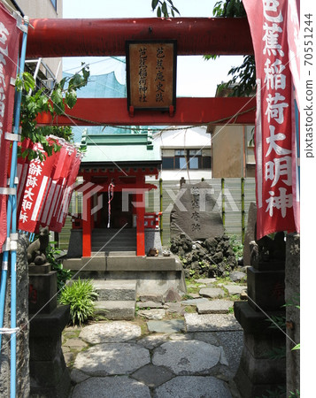 Basho Inari Shrine in Koto Ward (Fukagawa Bashoan Ruins) Basho Inari Shrine in Koto Ward (Fukagawa Bashoan Ruins) 70551244