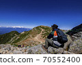 登山者在秋天的顏色去木曾小岳 70552400