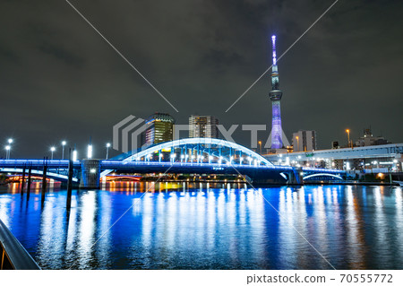 發光的駒形橋和東京晴空塔<2020年10月> 發光的駒形橋和東京晴空塔<2020年10月> 70555772