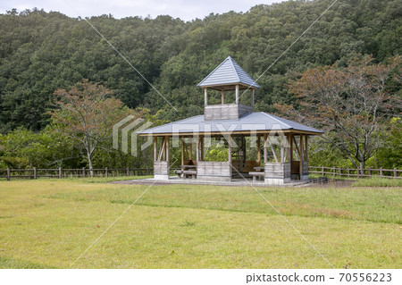 Parking lot and rest area building in Kuga dam, mountain village surrounded by greenery Parking lot and rest area building in Kuga dam, mountain village surrounded by greenery 70556223