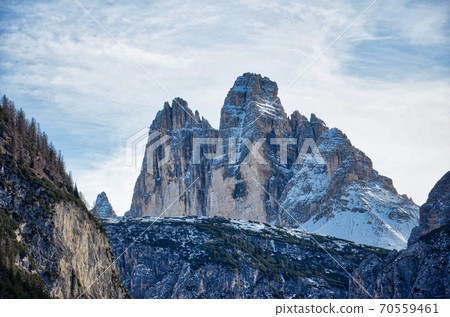 Peaks in the sky Peaks in the sky 70559461