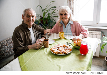 Couple eating together in kitchen 70560606