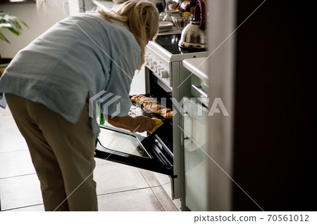 Housewife is baking herself-baked buns Housewife is baking herself-baked buns 70561012