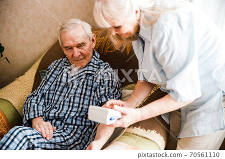 Married couple measuring pressure Married couple measuring pressure 70561110
