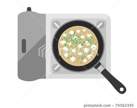 Illustration of miso soup in a pot 70563395