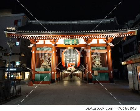 賴蒙淺草美麗照亮的夜景 賴蒙淺草美麗照亮的夜景 70566802
