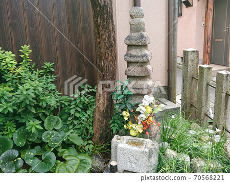 Akechi Mitsuhide's mound stone pagoda along Shirakawa, Kyoto 70568221