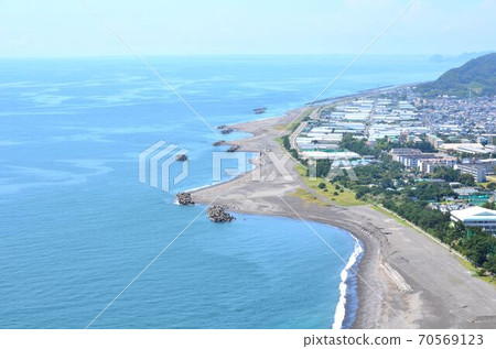 Shooting from the sky (from paraglider) 70569123