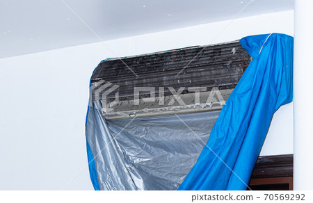 Air conditioner take off the mask. Air conditioner take off the mask. 70569292