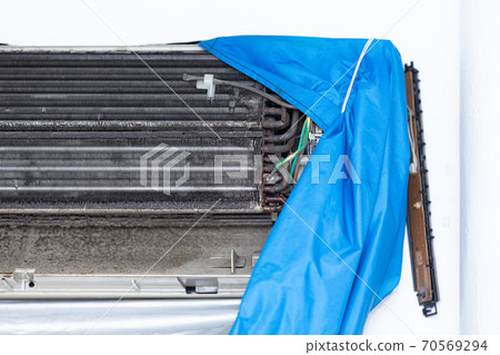 Air conditioner take off the mask. Air conditioner take off the mask. 70569294