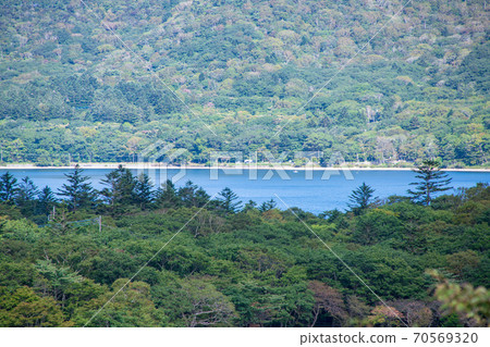 從縣立赤城公園鳥居Pass望台俯瞰的赤城大沼 70569320