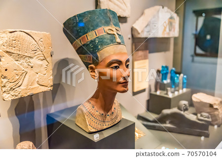 Plaster model of Nefertiti's bust, National Museum of Scotland, Edinburgh, England Plaster model of Nefertiti's bust, National Museum of Scotland, Edinburgh, England 70570104