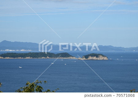 View of Tomogashima from the hill with a view, Awaji Island behind 70571008