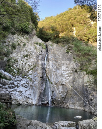 努諾比奇瀑布中間流 70571391