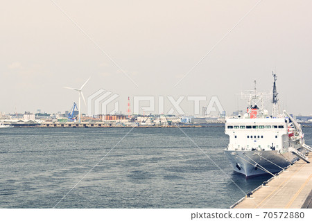 Yokohama-Otsanbashi 70572880