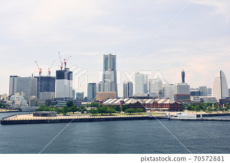 Yokohama  70572881