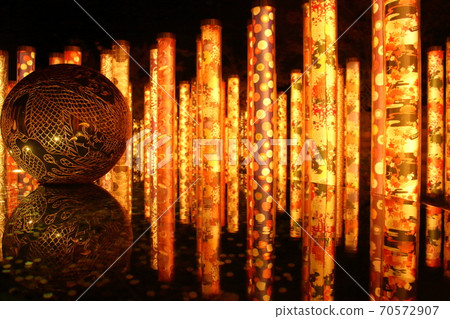 初秋京都京都嵐山站的夜景 70572907