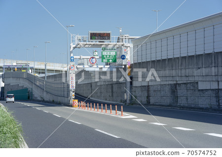 Hanshin Expressway No. 6 Yamatogawa Line Miyake-nishi entrance area, horizontal composition 70574752