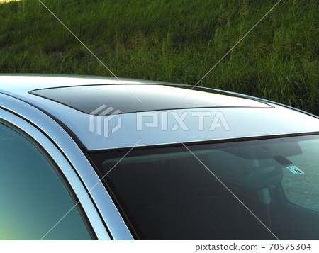 Sunroof window glass 70575304