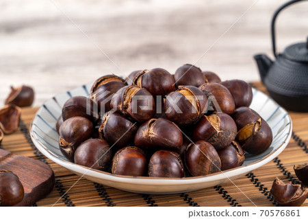Chestnut chestnut chestnut roasted chestnut Roasted chestnut 焼き 栗 クリ くり Chestnut chestnut chestnut roasted chestnut Roasted chestnut 焼き 栗 クリ くり 70576861