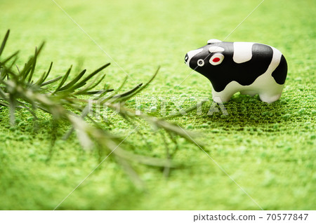 (2021, Ox) A figurine cow standing in the meadow that can be used for New Year's cards (2021, Ox) A figurine cow standing in the meadow that can be used for New Year's cards 70577847