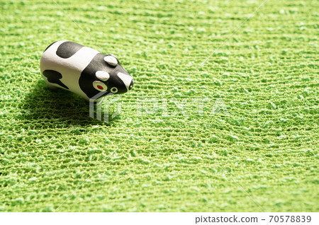 (2021, Ox) A figurine cow standing in the meadow that can be used for New Year's cards (2021, Ox) A figurine cow standing in the meadow that can be used for New Year's cards 70578839
