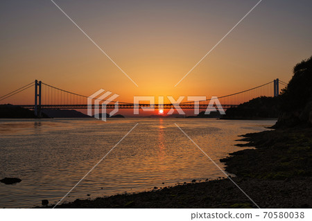 《Okayama Prefecture》 Evening view of the Seto Inland Sea from Kusumi nose 70580038