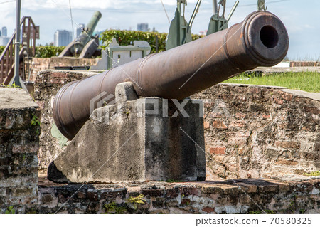The old large caliber cannon heads to the sky. The historic field-gun at the Cornwallis fortress. The old large caliber cannon heads to the sky. The historic field-gun at the Cornwallis fortress. 70580325