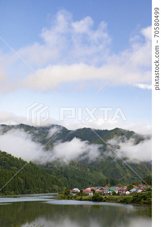 Oshi village along the Tadami River 70580499