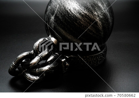 slave銬奴隸黑色背景 slave銬奴隸黑色背景 70580662