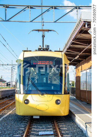 低層車輛Kivo的男性身影 70580977
