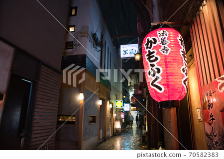Osaka Prefecture A bar area in the back alley of Namba where it rains 70582383