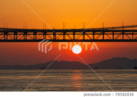 《Okayama Prefecture》 At dusk, Seto Ohashi seen from Kusumi nose 《Okayama Prefecture》 At dusk, Seto Ohashi seen from Kusumi nose 70582836
