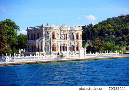 從博斯普魯斯海峽看到的Gyox宮 70583921