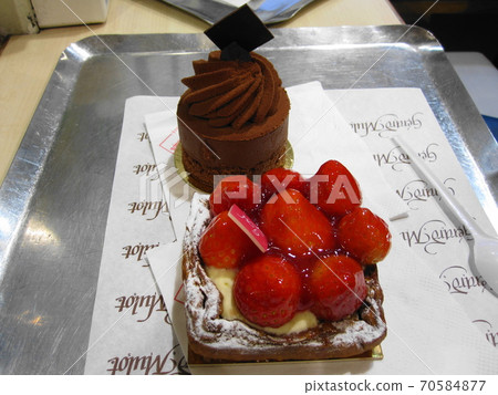 Cake in Paris, France 70584877