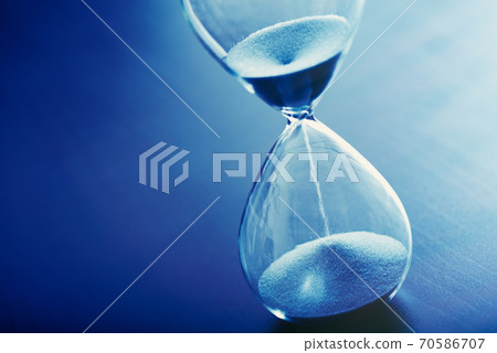Time past concept with hourglass Time past concept with hourglass 70586707